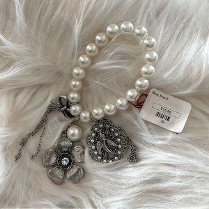 NWT Faux Pearl Chunky Charm Bracelet